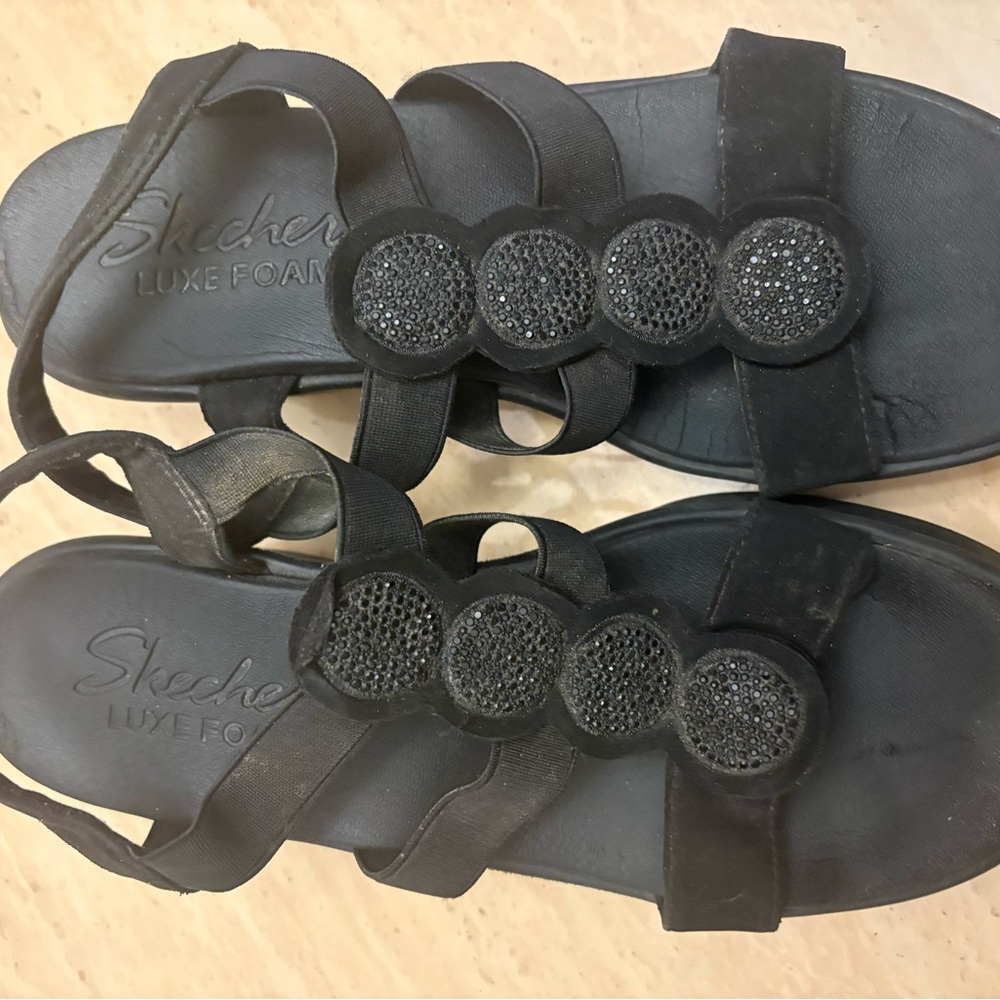 Skechers Women's Black Luxe Foam Sandals